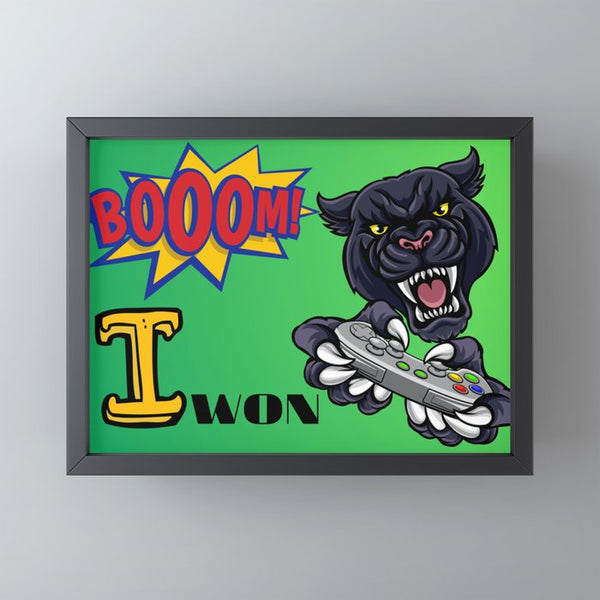 תמונת מיני ארט ממוסגרת מתנה לגיימר BOOOM I WON - מסגרת שחורה
