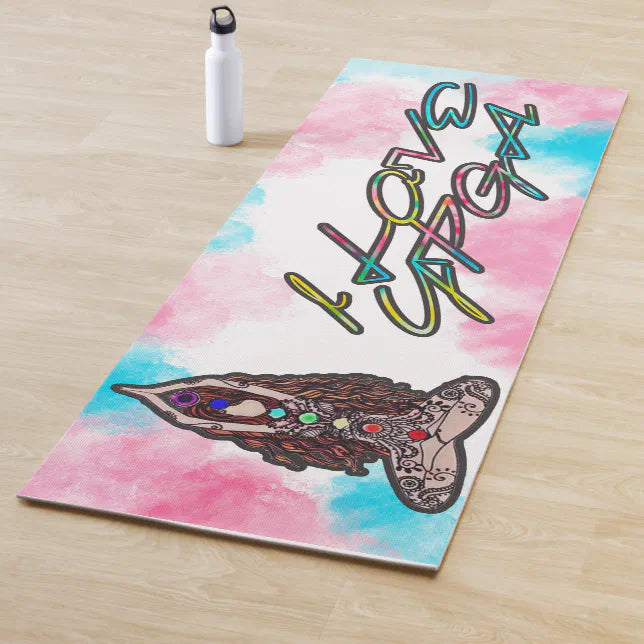 מזרן יוגה מעוצב דגם יוגיסטית בצבעי מים בהירים עם כיתוב I LOVE YOGA