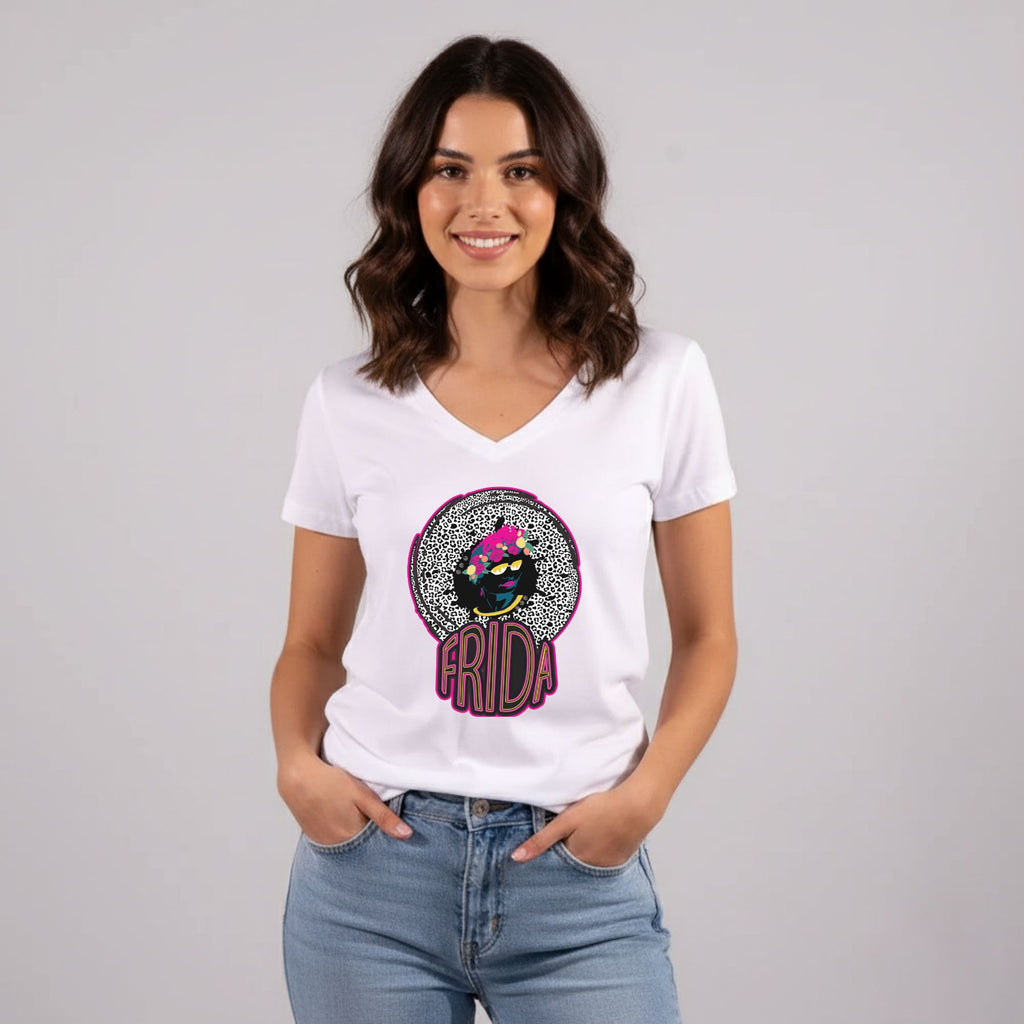 חולצת פרידה קאלו עם טקסט FRIDA סטייל מנומר חולצה לבנה