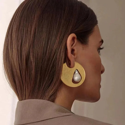 עגילים גיאומטריים בציפוי זהב בקוטר 46 מ