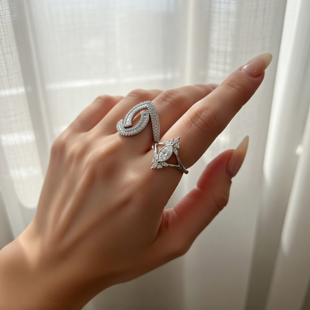 טבעת כסף גלי פתוחה עם זרקונים 