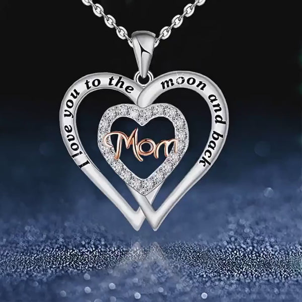 שרשרת לב כפול MOM – מתנה לאמא עם כיתוב באנגלית - וידיאו
