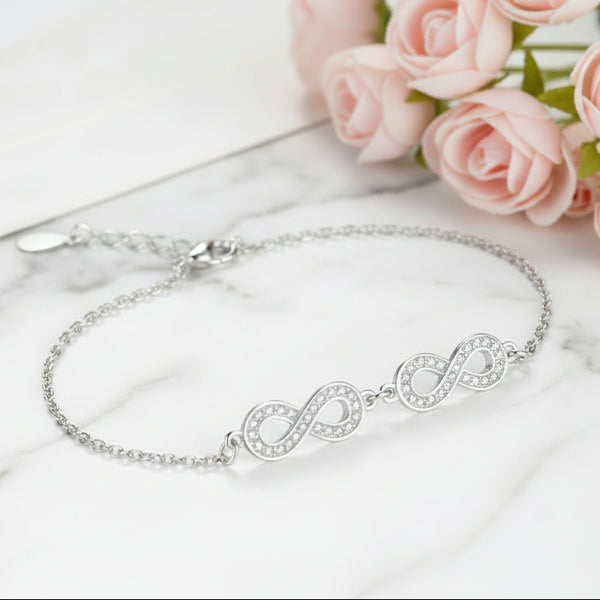 צמיד עם שני סמלי אינפיניטי משובצים זירקונים
